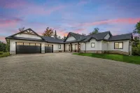 Spacious 5-bedroom house in lovely Townsend thats guaranteed to please everyone - 4-Star