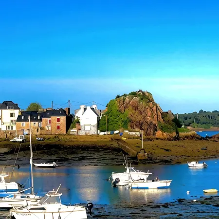 TY Louis  for 4 Persons above Loguivy Harbour and Beach