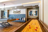 Downtown Houston Modern Elegant Loft with Free Parking/WiFi/Skyview/Pool - Condos