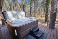 3-bedroom cabin in welcoming Pinetop-Lakeside with Hot tub, AC, WiFi - 民宿