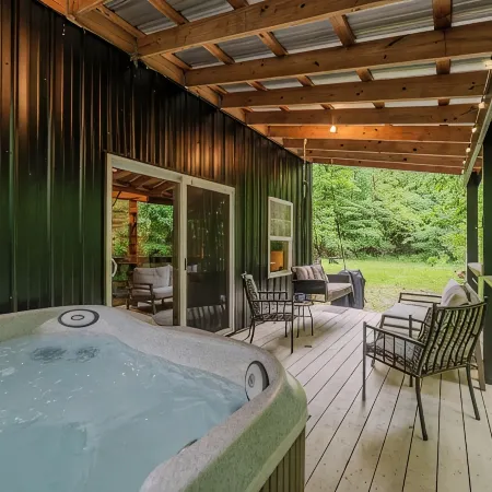 Nature’s Nest Hot Tub • Fire Pit • Deck Views • Near Old Man’s Cave