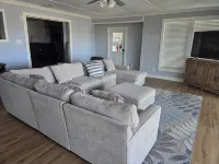 3-bedroom house in welcoming Moss Point with AC, WiFi モス・ポイントのホテル