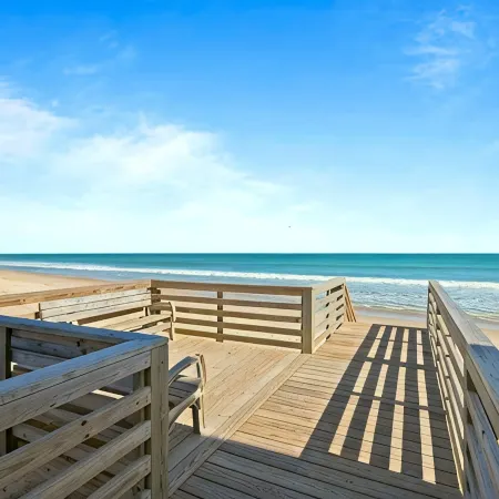 The Endless Wave: Oceanfront Condo, Sunrise View, Pool, 1-mile to Dining & Pier