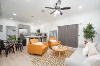 Charming 3-bedroom house in fabulous Brenham with WiFi, AC