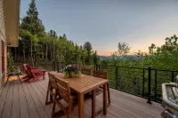 Idaho Springs Dream Cabin – Cozy Seclusion with Gorgeous Mountain Backdrop