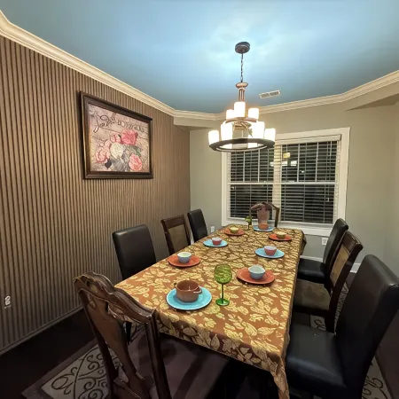 Spacious property, perfect for large group trips - 5 minutes to Broadway