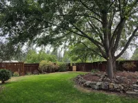 Modern Home with Game Room, Private Yard, Panoramic Views, 5B Sleeps 8+ - Boutique