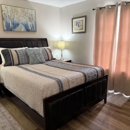 Comfy Newly Remodeled Walk-in, No Stairs BlueBird Retreat
