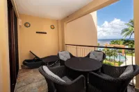 Beautiful oceanfront apartment, 1 block from 5th Av.