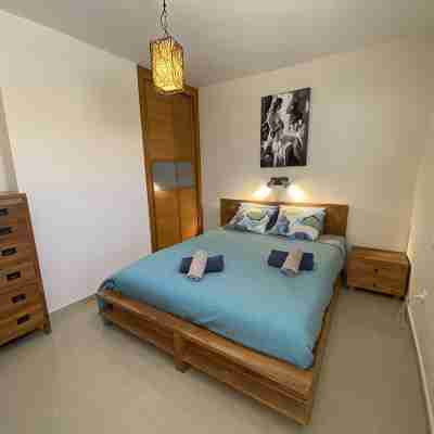 Apartment, dream location, on the sandy beach, WiFi on request, community pool Rooms