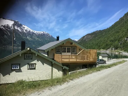 Vollsnes Feriehus