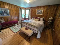 Charming 3-Bedroom Farmhouse in Scenic Pembroke, VA - Sleeps 8 - Homestays
