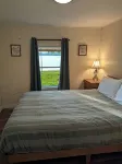 Cozy 3-bedroom cabin just steps from the lake!