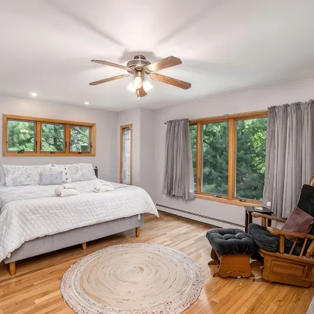 Glen Arbor Getaway • Brand New Air Conditioning! • Dog Friendly!