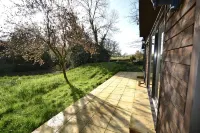 3 bed converted chapel with lake view - Homestays