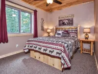 Nature's Edge: Lakefront Home - WiFi, Free Firewood, Generator, No Cleaning Fee! - Parvekkeita
