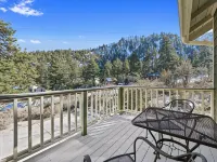 Spacious, Luxury, Picturesque "Mountain High Manor"- Ski Resort Town! Hotels in Wrightwood