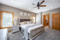 Romantic cheerful home close to many attractions  호텔