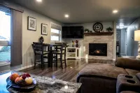 Cozy & Cheerful Home-2 Levels of Comfort! - 2-Star