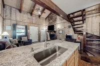 Cozy 2-bedroom condo 2/2 just blocks from base-with W/D and wifi - Wi-Fi