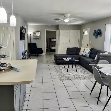 Sunshine Acre. King Master Suite & BIG Yard