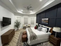 Newly Remodeled Gated Resort Community Home Minutes to Beaches & 5th In Naples - Wi-Fi
