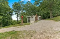 Welcome to Owl Hollow Retreat! Stunning mountain and valley views.