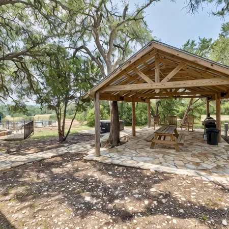Whitetail Oaks - Rustic Charm Meets Fun! Private Pool & Pickleball on 34 Acres