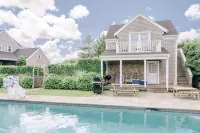 Adorable guest house with saltwater pool and spa with views close to beach - プール