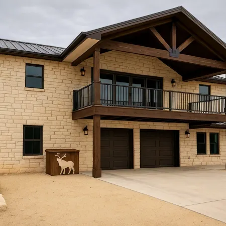 Spacious 5-bedroom house with a private pool on the golf course.