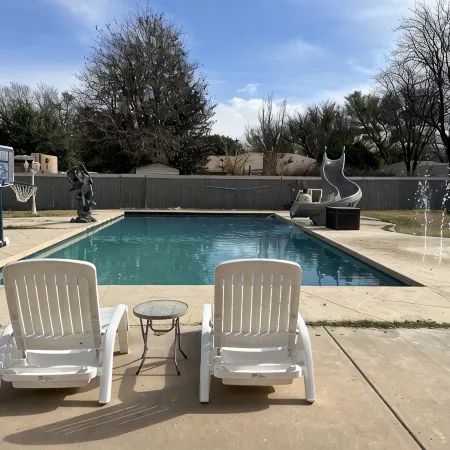 Anita’s Home, private pool and hot tub.