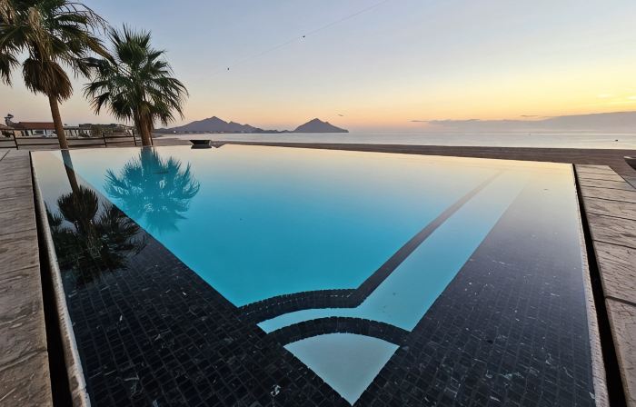 Luxury One Bedroom Condo Steps away from the sea of Cortez.Private and Secure.