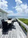 Quaint Cottage On The Beach in the South End のホテル