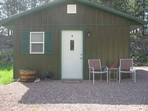 Great Quiet Location! Close to all the Attractions.