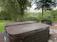Mountain View Farmhouse, pool/hot tub, fire pit, 4 seasons porch, game room - Mountain view