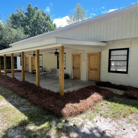 Stylish and Simplistic 1-Bedroom, 2-bathroom apartment at Locklairs Landing. Hotels in Berkeley County