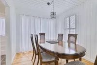 Remodeled historic downtown Punta Gorda, FL charming cottage - 4-Star