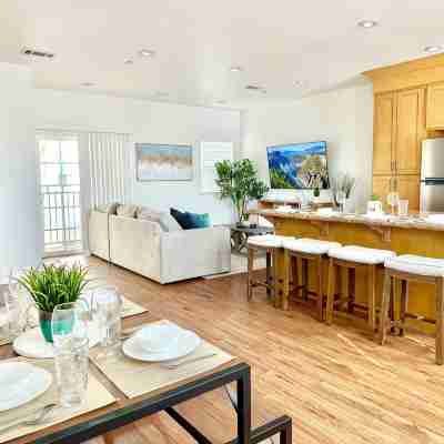 Disneyland Getaway Tri-level Gated Townhome Others
