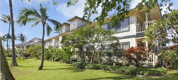 5 Beds Downstairs Corner Unit with AC, 3 Pools, 6 minutes to Beaches, Beach Cart Hoteles en Koloa