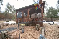 Cozy cabin with 1 bedroom and blow up hot tub & AC in soothing Necedah - Alppimaja