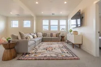 Red Rock Haven - NEW Private Pool, putting green, & more. Perfect family retreat - Gym