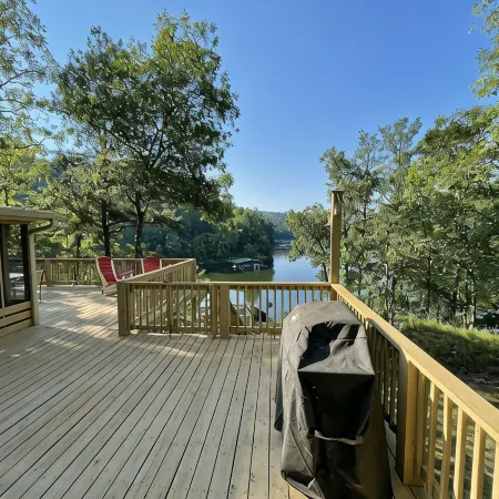 Lakefront Smith Lake Retreat - Private Dock, Paddleboards, Sleeps 8