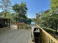 Lakefront Smith Lake Retreat - Private Dock, Paddleboards, Sleeps 8 - 4성급