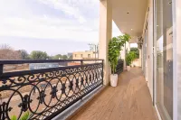Dwellr Luxury Stays - New