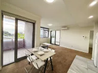 Mascot Two-bedroom apartment, with direct bus access to Sydney Airport and UNSW