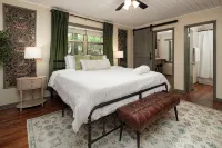 Tranquil & Stylish: Wineries, Hiking, 5min to Town, Hot Tub, Firepit, King bed - 4성급