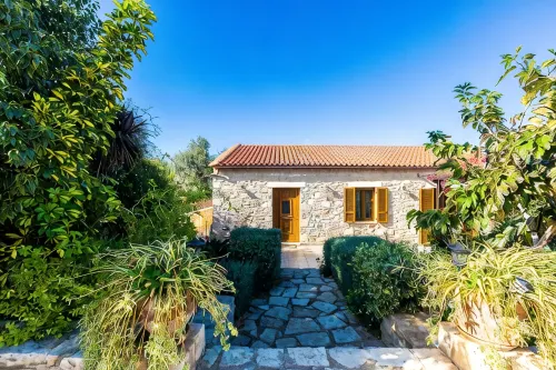 Traditional House With Pool And Great View! - 3-Star