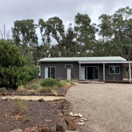 Bright and spacious bungalow in authentic bush setting