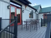 Sleeps 6, custom, gorgeous home on 180 acres, amazing views of Old Rag Mountain - 4 tähden