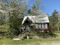 Authentic NC Log Cabin~Pond View~Hot Tub~Fresh Eggs - Chalets